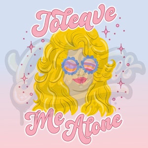 Könnte beinhalten: Eine rosa und weiße Grafik mit dem Text "To leave: Me Alone" in einer Retro-Schriftart. Eine Comic-Frau mit blonden Haaren und blauen und rosa Sonnenbrillen befindet sich in der Mitte der Grafik.