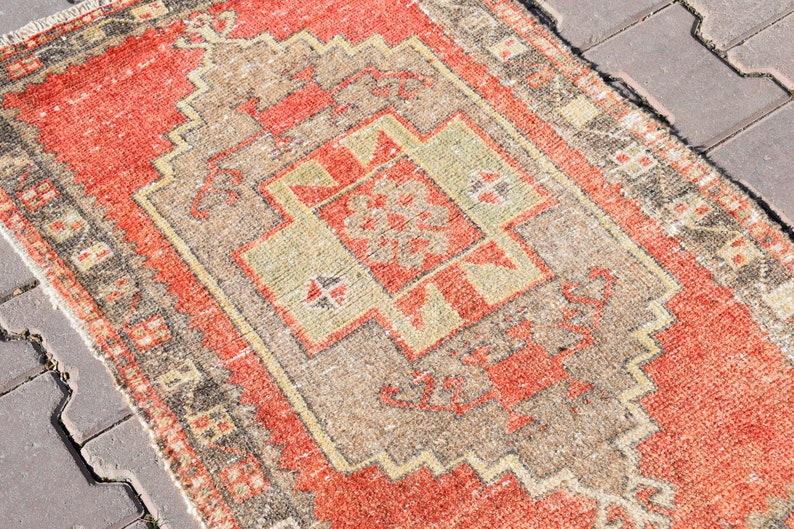 2/'13\u00d73/'31ft,Door Mat Rug,Decorative Rug,Faded Red Rug,Vintage Small Rug,Oushak Soft Rug,Turkish Wool Rug,Hand-Made Wool Rug,Anatolian Rug