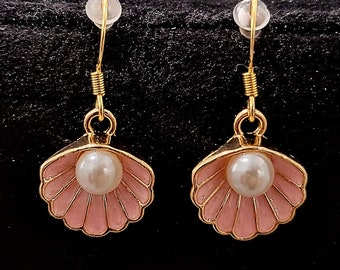 Shell jewellery, Beach earrings, Gift for Her, pearl earrings. Dainty earrings,Gold Plated earrings.
