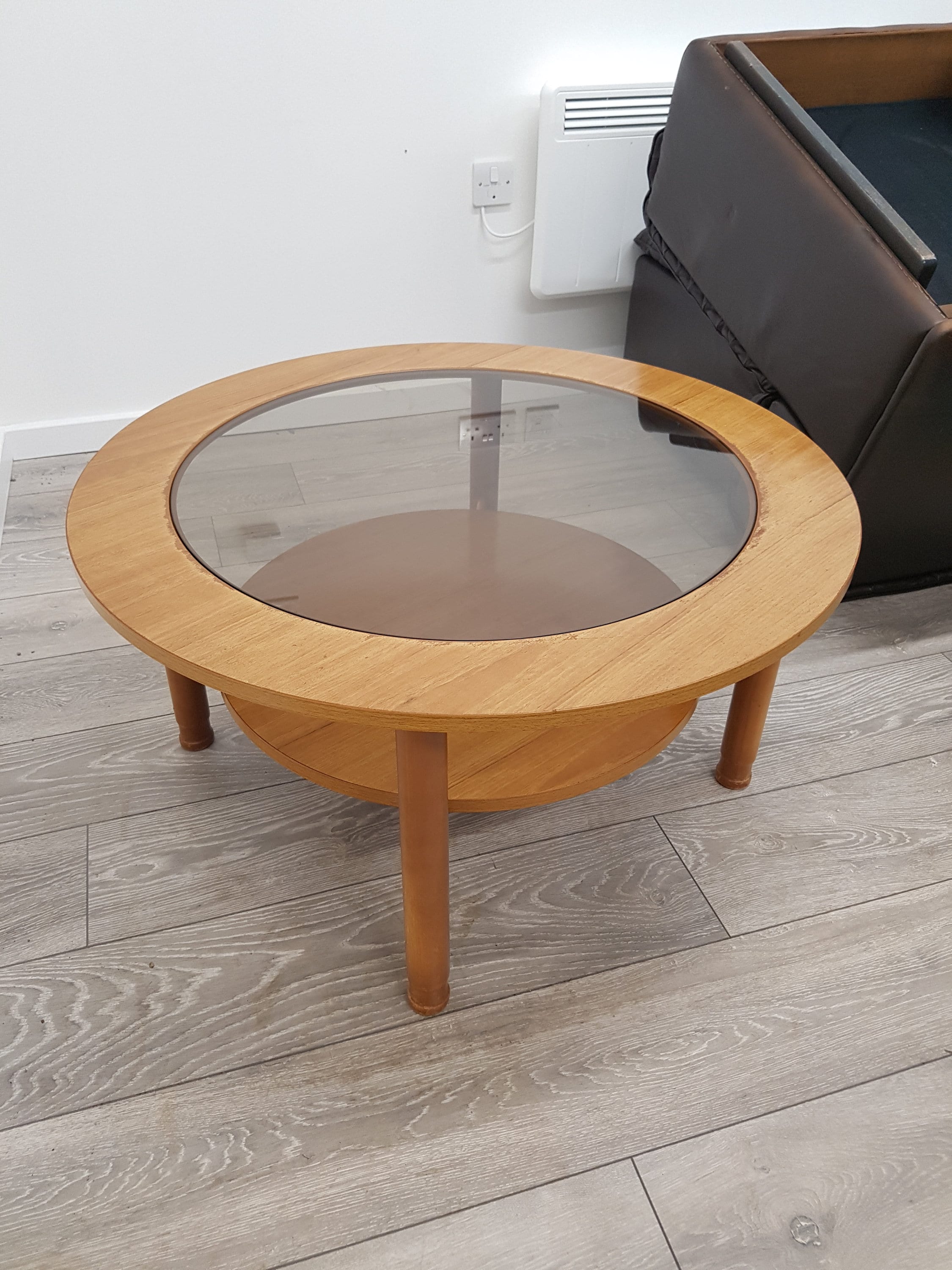 Vintage round glass coffee table deals