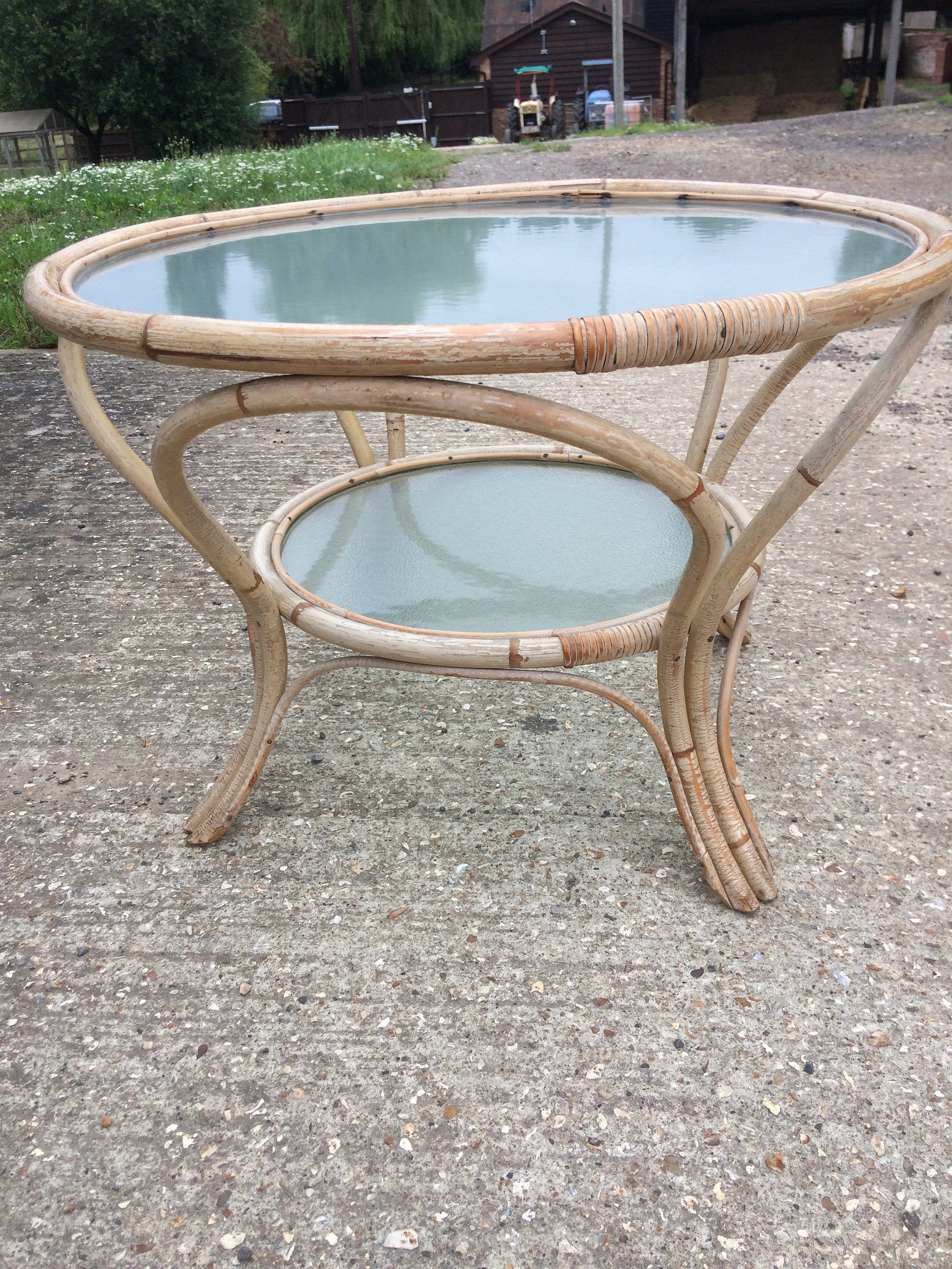 センターテーブル・ローテーブル Vintage Rattan and Glass Top Table Amazon.com - Denver Rattan Wicker Round Dining Table with Glass