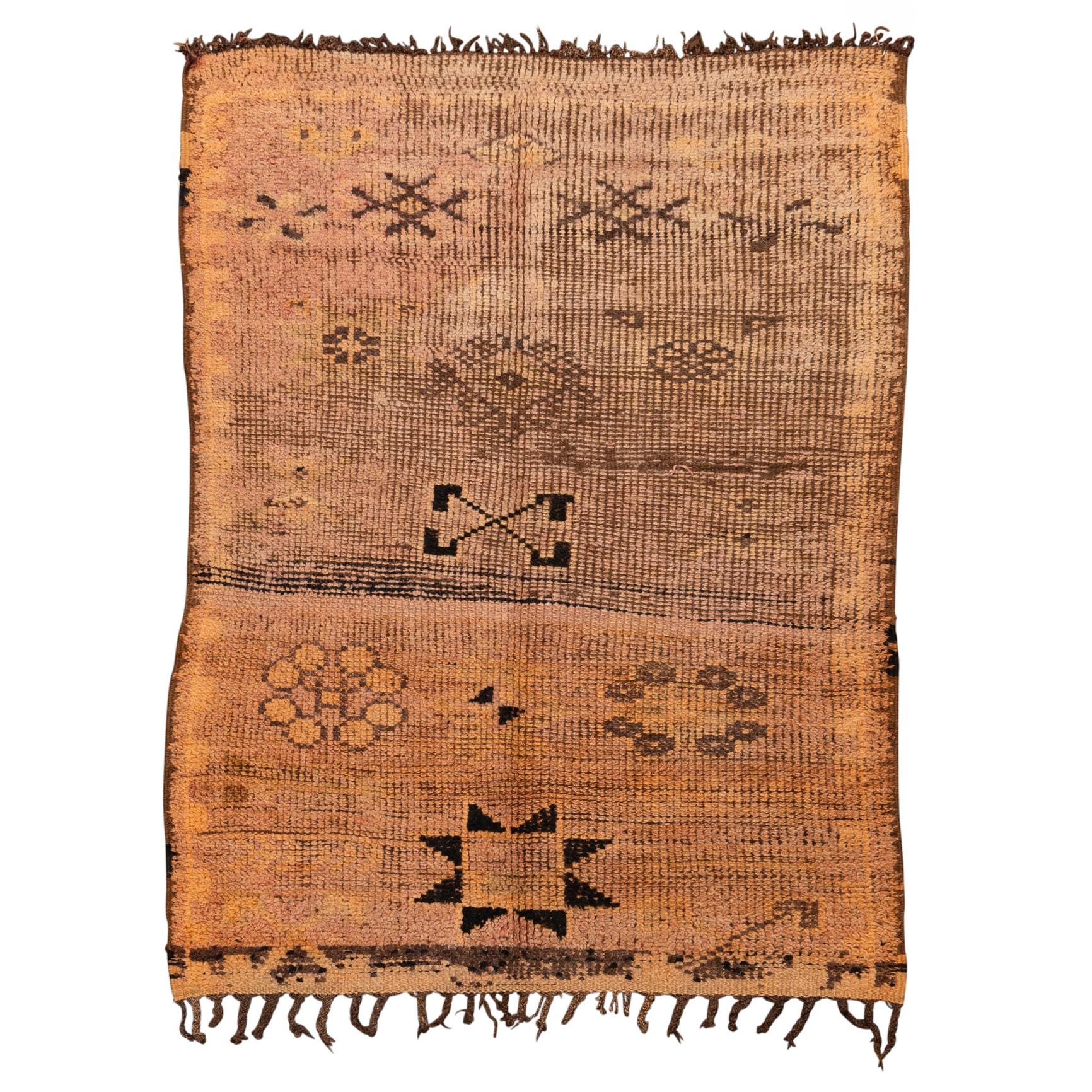 Tapis marocain en laine azilal vintage des années 1960, 4 pi 10 x 3 pi 7 po./petit tapis/tapis aux tons ocre/tapis aux couleurs chaudes/tapis d'étude/tapis vintage