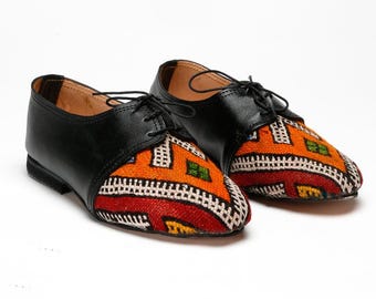 Women's Rug Oxfords 10 - One-of-a-kind Vintage Moroccan Rug Shoes - Size 5.5