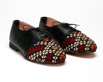 Women's Rug Oxfords 20 - One-of-a-kind Vintage Moroccan Rug Shoes - Size 7.5