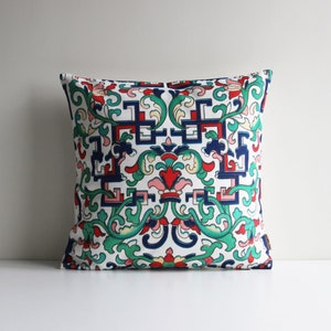 Chic Classic Chinoiserie Throw Pillow Cover - Chinoise Exotique Scenic Cushion Cover, Typical Green With Red 18x18 20x20 Pillow Case