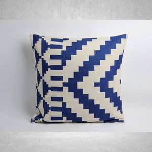 Blue Kilim Pattern Geometric Decorative Throw Pillow Cover, Southwestern Decor Pillow Case 18x18 20x20 Cushion Cover 18x18 20x20 26x26, Gift