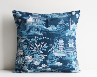 Capa de almofada azul marinho estilo Chinoiserie com padrão pagode – estilo asiático