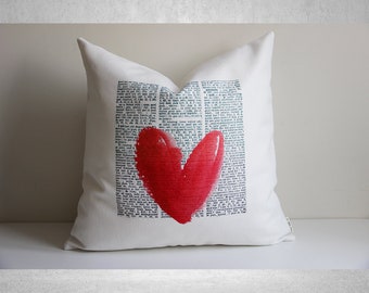 Capa de almofada com estampa de coração vermelho: decoração para casa no Dia dos Namorados