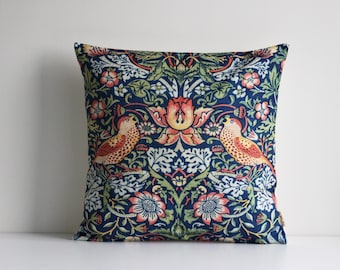 Fodera per cuscino "Ladro di fragole" di William Morris: fodera per cuscino floreale in stile Art Nouveau