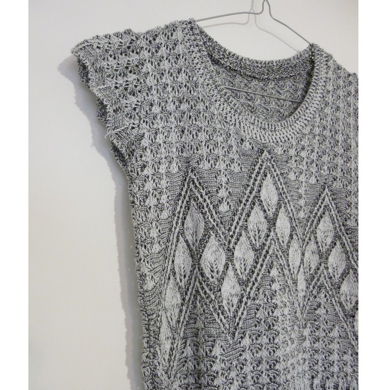 VINTAGE Hand-knit Sleeveless Sweater Salt and Pepper Knit Ruffle Sweater Size S
