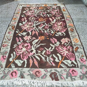 Karabagh Kilim rug, 5,81 X 9,35 ft, Vintage Floral Karabagh rug, Rose Design, 6x9 Karabagh Rug, Antique Karabagh