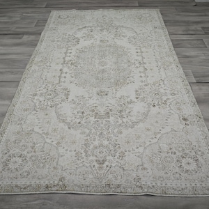 5.4&#39;x8.5&#39; Handknotted Wool Oushak Rug: Neutral Faded Vintage Turkish Rug