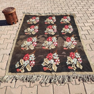 Karabakh Kilim rug, carpet,4,43 X 5,71 ft, Vintage Floral Karabakh rug,Flowery pattern, Rose Design