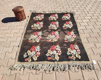 Vintage Floral Karabakh Kilim Rug: Handmade Rose Design (4.43 X 5.71 ft)