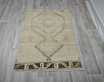 Handmade Turkish Oushak Rug: 3x4 Vintage Anatolian Design