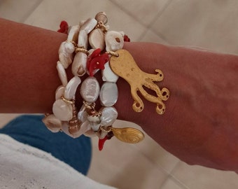 Bracciale multifilo con Perle di fiume e ciondoli in Ottone