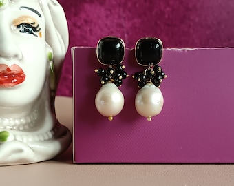 Boucles d'oreilles pendantes avec Perles baroques et Oeil de Chat noir