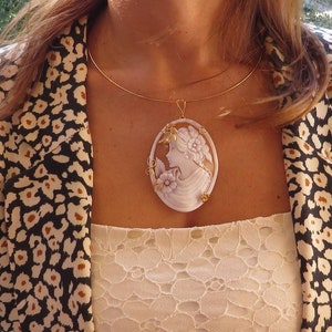 Rigid Choker Necklace with Shell Cameo