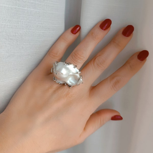 Big Baroque Pearl ring