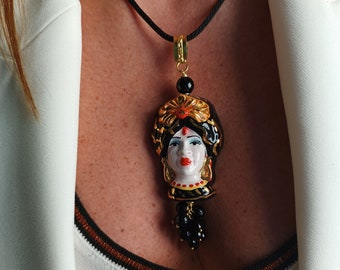 Collar de cordón de cerámica de Caltagirone con cabeza de moro y ónix negro