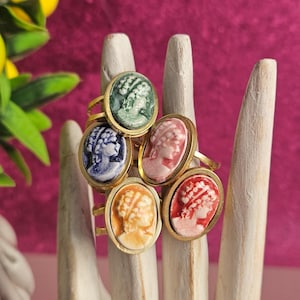 Oval ring with Ceramic Cameo