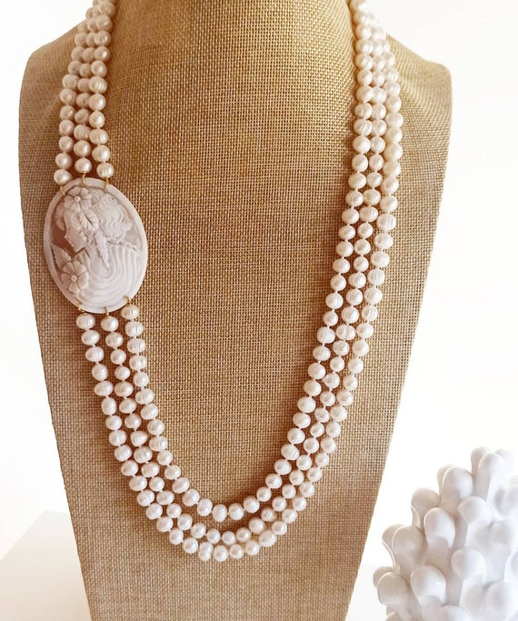リバーパールとシェルカメオの3連ネックレス - Etsy 日本