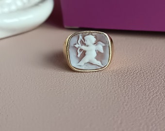 Bague chevalier en argent 925 plaqué or avec camée cupidon en coquille de sardoine