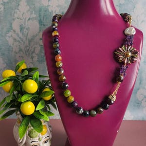Collier en agate de feu sicilienne avec fleur en céramique de Caltagirone