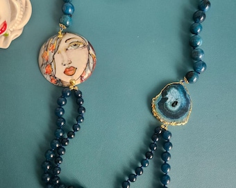 Collar doble siciliano con apatita, jade azul y cerámica de Caltagirone.