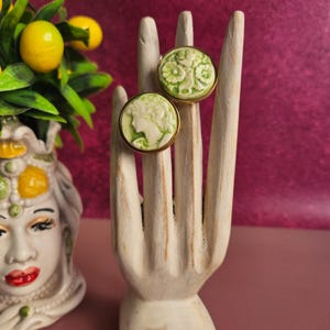 Round ring with Ceramic Cameo