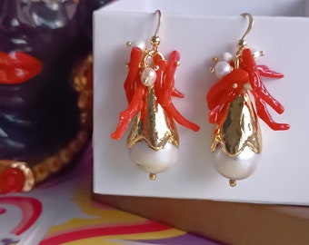 Boucles d'Oreilles Pendantes avec Perles Baroques et Corail Naturel Rouge