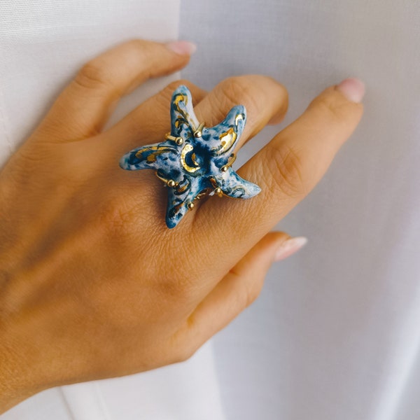 Anello Artigianale con stella marina in ceramica di Caltagirone dipinta a mano