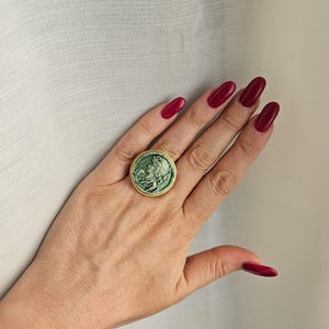 Round ring with Ceramic Cameo