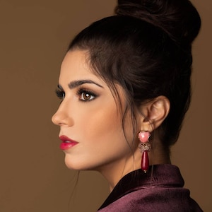 Tropfenohrringe mit Rubinwurzel und rosa Katzenauge