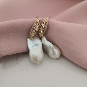 Bride earrings with large baroque pearls