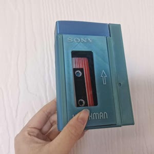 Star Lord Walkman – TPS-L2 Replica w/ Headset (Awesome Mix Prop for Guardians of the Galaxy Costume)