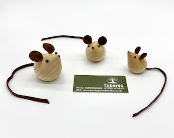 Ratón de madera. Ratones torneados. Rojizo.