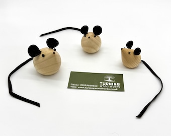 Ratón de madera, ratones torneados.Marrón oscuro.