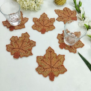 Set von 6 handgefertigten Untersetzern, Perlenuntersetzer, Tischdekor, Herbstblätter, Palmblätter, geformter Untersetzer, Einzug, Geschenkprodukt