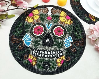 Mantel individual redondo con cuentas de calavera de Halloween hecho a mano