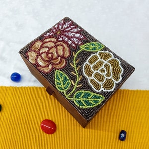 Florale perlen handgemachte braune Schmuckschatulle