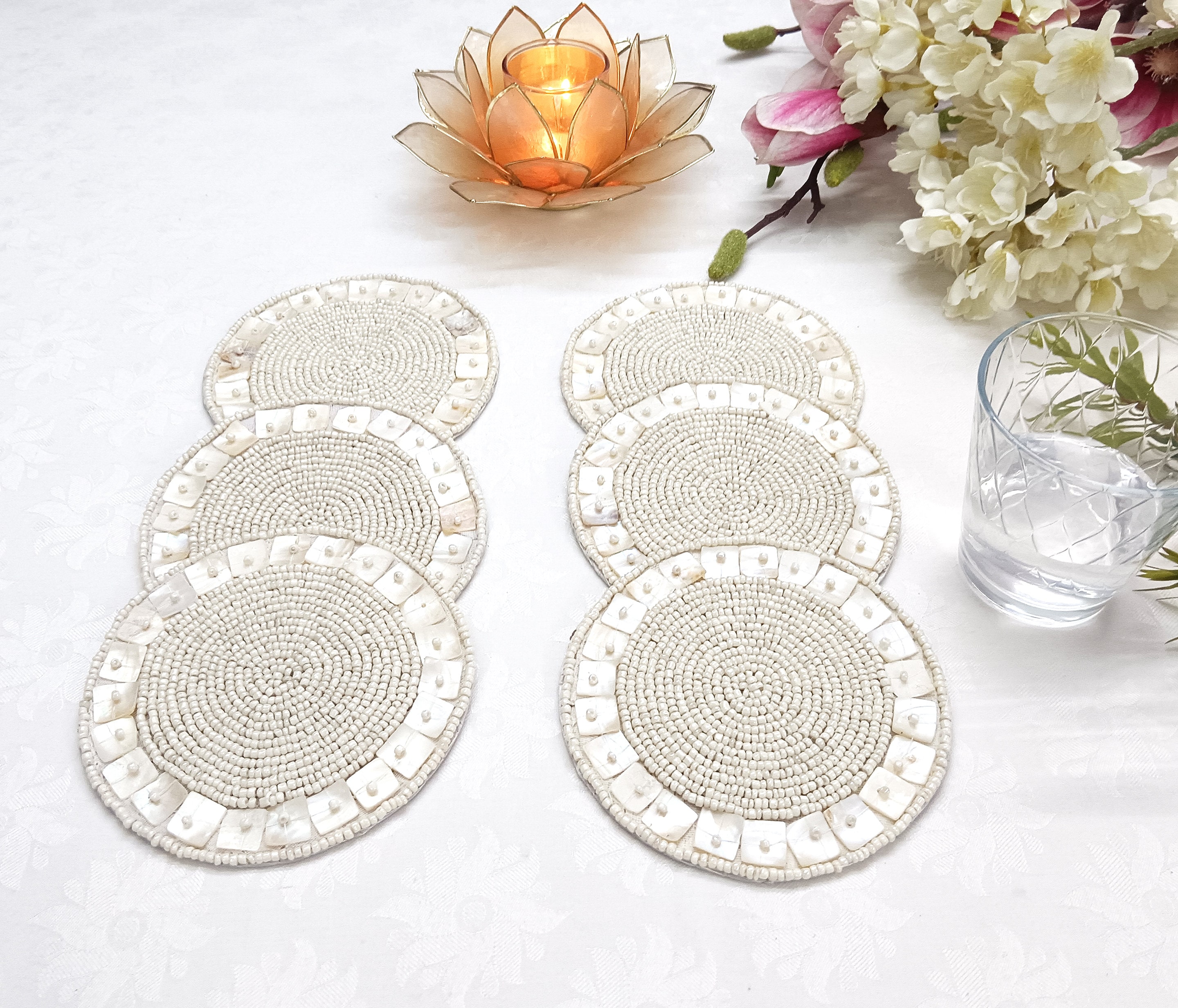 Sottobicchieri Metallizzati Argento - Set Da 6 Pezzi Rotondi Scavati In PVC 10x10 Cm - Antiscivolo Per Tazze E Bicchieri