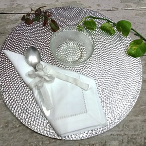 Handmade Engraved silver Metal Placemat, Modern Design, Table Décor, Aluminum mats, Round mats, center piece, Gift for her, House warming