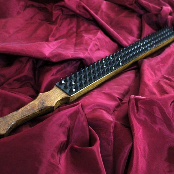 Ultralanges BDSM-Vampirpaddel mit Acrylspitzen