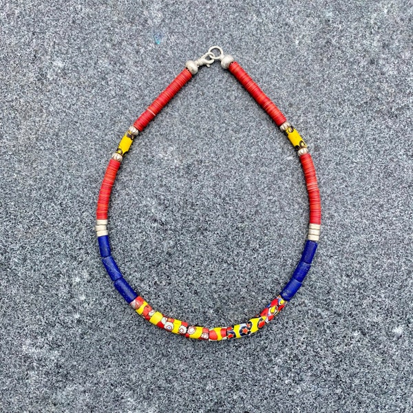 Trade Beads Kette mit Lapislazuli, Sterlingsilber und alten Bakelitscheiben aus Afrika