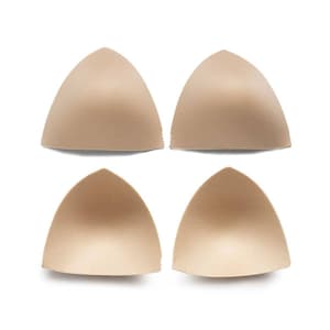 Könnte beinhalten: Vier beigefarbene BH-Cups aus Schaumstoff, die in einem quadratischen Muster auf einem weißen Hintergrund angeordnet sind.