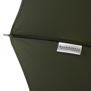 Handgefertigter klassischer englischer Regenschirm in Dunkelgrün Bild 6