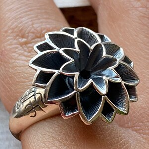 Anillo de flores Plata de ley para mujer Anillo floral, anillo grueso para mujeres del diseñador y maestro armenio Vardan Shahinian