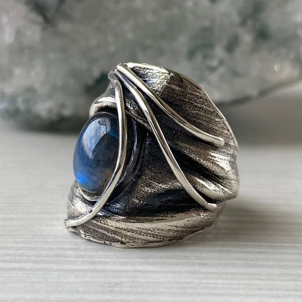 Blue Labradorite ring sterling silver, wide band ring abstract, rainbow stone ring, gemstone ring for women, flashy labradorite