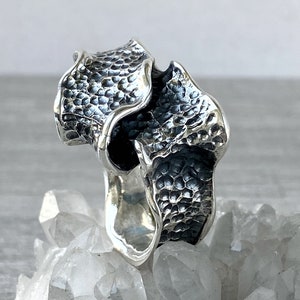 Unusual thumb rings 2025